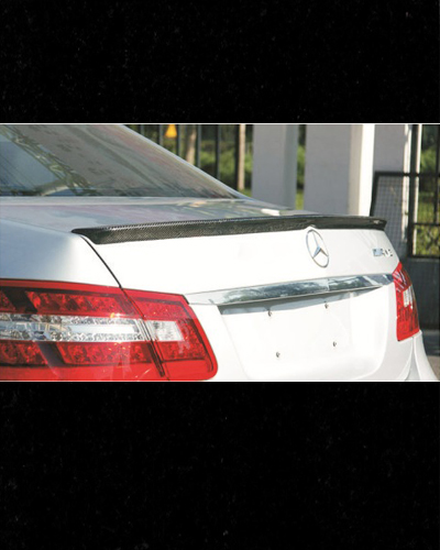 ĐUÔI HƯỚNG GIÓ LIỀN CỐP CARBON MER E300